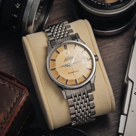 The Omega Constellation Ref. 168.005 with cal. 564 movement. A masterpiece of 1960s watchmaking, featuring the iconic pie pan dial with crosshair and a mesmerizing tropical patina that tells stories of adventures past. Powered by precision, adorned by time – this Connie embodies the perfect blend of heritage and sophistication. #OmegaConstellation #VintageWatch #PiePanDial #TropicalDial #WatchesOfInstagram ----- Zeit Vintage Watch www.zeitvintagewatch.com Omega Seamaster 1948, Vintage Omega Constellation, Vintage Omega Watches For Sale, Omega Watch Vintage, Omega Constellation, Pie Pan, Vintage Watches, Constellations