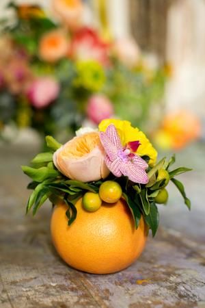 Strawberries Bouquet, Deco Fruit, Orange Baby Shower, Diy Flores, Fleurs Diy, Diy Arrangements, Fabulous Diy, Floral Arrangements Diy, Flowers Arrangements