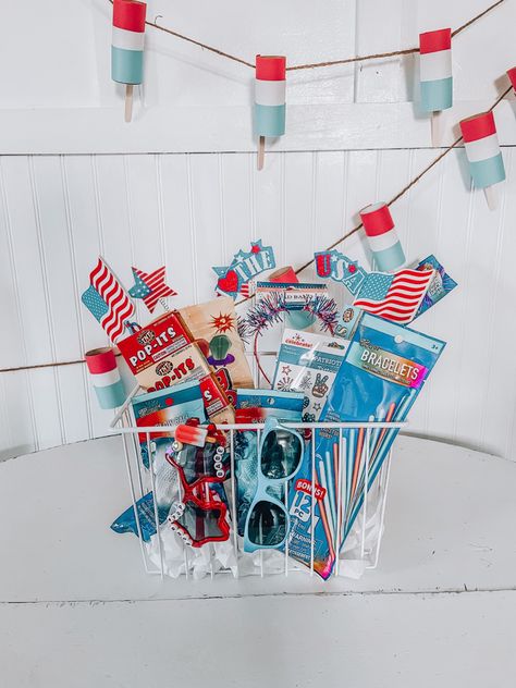 4th Of July Basket, Fourth Of July Ideas, Kids Gift Baskets, Kids Baskets, July Ideas, Fourth Of July Decor, Kids Holiday, July Decor, Cute Ideas