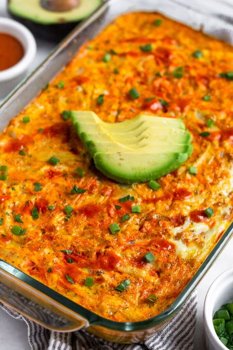 Easy Buffalo Chicken Breakfast Casserole (Whole30) - Eat the Gains Buffalo Chicken Breakfast, Chicken Breakfast Casserole, Breakfast Casserole Recipes, Chicken Buffalo, Easy Breakfast Casserole, Easy Breakfast Casserole Recipes, Buffalo Chicken Soup, Easy Buffalo Chicken, Homemade Buffalo Sauce