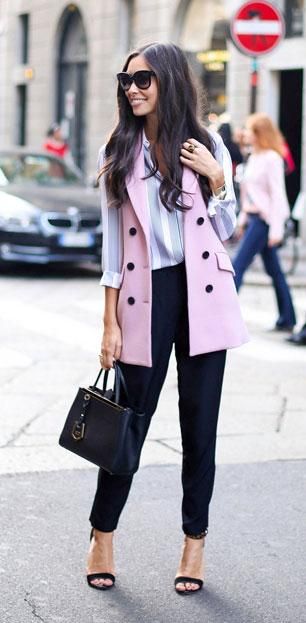 Love the sleeveless blazer look? Here are 9 ways to wear it to work during the summer and spring Outlet Michael Kors, Looks Jeans, Walking Down The Street, Workwear Essentials, Fashion Blogs, Traje Casual, Elegante Casual, Best Fashion, Look Chic