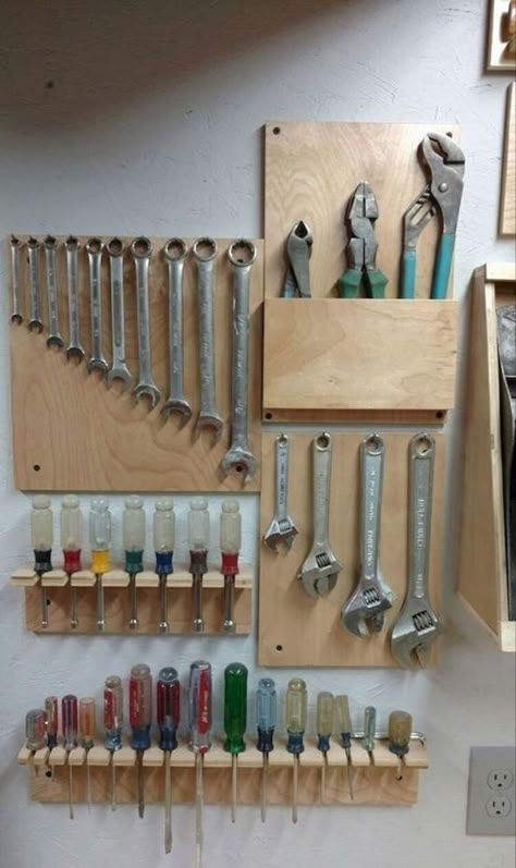 Art Storage Ideas, Tool Storage Ideas, Koti Diy, Garage Organization Tips, Garage Organisation, Storage Shed Organization, Garage Organizing, Garage Workshop Organization, Garage Tool Organization