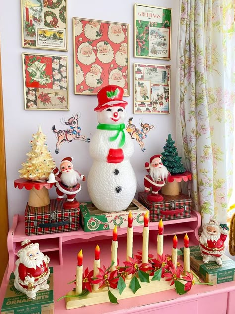 Vintage Christmas Decorations Diy, Vintage Christmas Decorations 1950s, Kitchy Christmas, Vintage Christmas Display, Easy Christmas Ideas, Vintage Rudolph, Christmas Display Ideas, 60s Christmas, Christmas Village Decorations