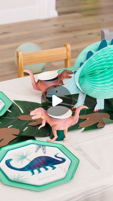 Shindig Party Goods ✹ Utah Party Rentals on Instagram: "Kids tables that are simple + so cute = perfection! 🦕🌿   PS the tablecloth, leaves, honeycomb dino, and giant footprint confetti are all part of our Dinosaur Party collection 🥳 available now!" Dinosaur Birthday Party Ideas Decoration, Dino Craft, Paw Decorations, Dino Footprint, Kids Tables, Party Goods, Dino Party, Blog Ideas, Table Set Up