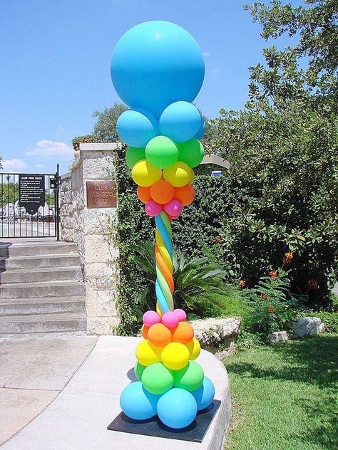 Fun Balloon Columns, Balloon Columns Ideas, Balloon People, Balloon Pillars, Party Balloons Diy, Deco Ballon, Rainbow Party Decorations, Balloon Display, Balloon Crafts