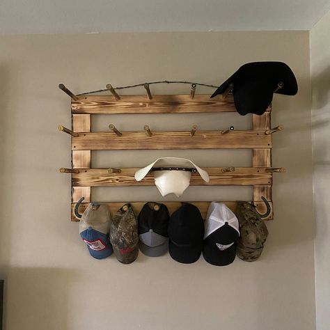 Cowboy Hat Rack 9 Functional Western Decor - Etsy Netherlands Western Hat Rack, Diy Hat Display, Cowboy Hat Holder, Diy Hat Rack, Southwest Furniture, Cowboy Hat Rack, House Closet, Country Hats, Hat Holder