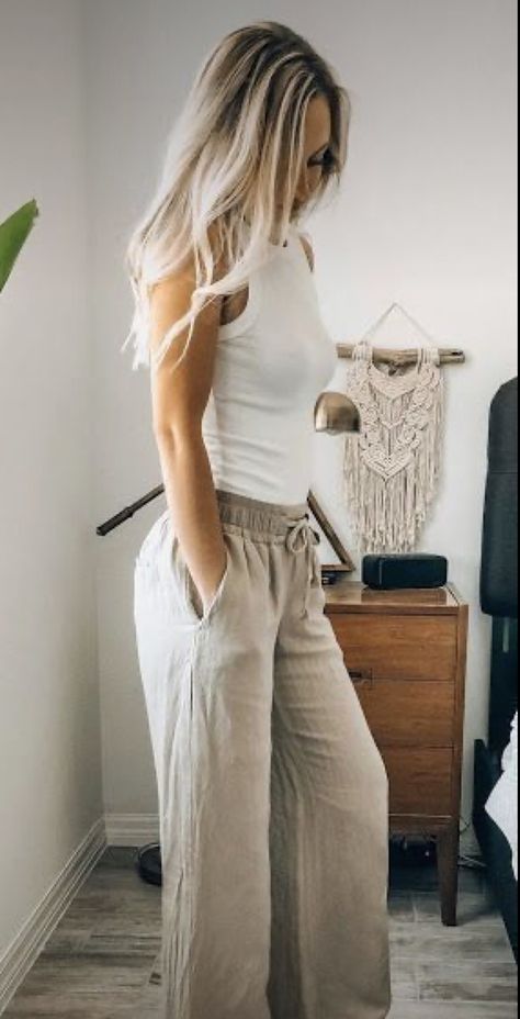 Popular Things, Boho Mode, Mode Boho, White Sleeveless Dress, Mode Casual, Ideas Outfit, Outfit Trends, Trending Fashion, Inspired Outfits