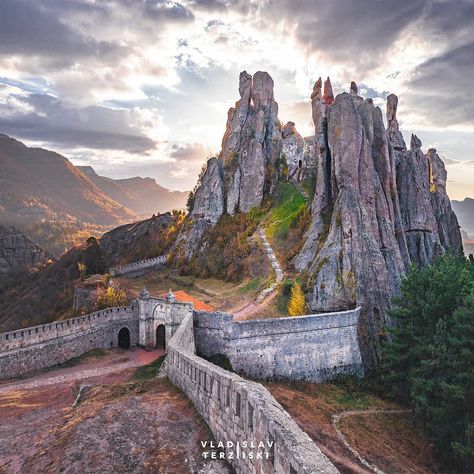 @vladislav_terziiski Visiting the beautiful rocks and Fortress of Belogradchik, Bulgaria. A beautiful and historic site in Western Bulgaria. f you want to see… Manor Houses, Beautiful Buildings, Ancient Civilizations, Eastern Europe, Fantasy Landscape, Roman Empire, Ancient History, Tourist Attraction, Amazing Places