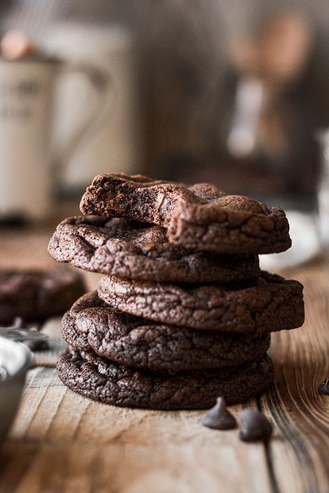 Soft, thick and chewy high altitude tested brownie cookies, made without a mixer, and no chill time needed. High Altitude Brownies, Oatmeal Chocolate Chip Cookies High Altitude, High Altitude Desserts, High Altitude Recipes, High Altitude Baking Recipes, No Mixer Cookies, Chow Mein Candy, Fall Party Desserts, Diy Scented Pinecones