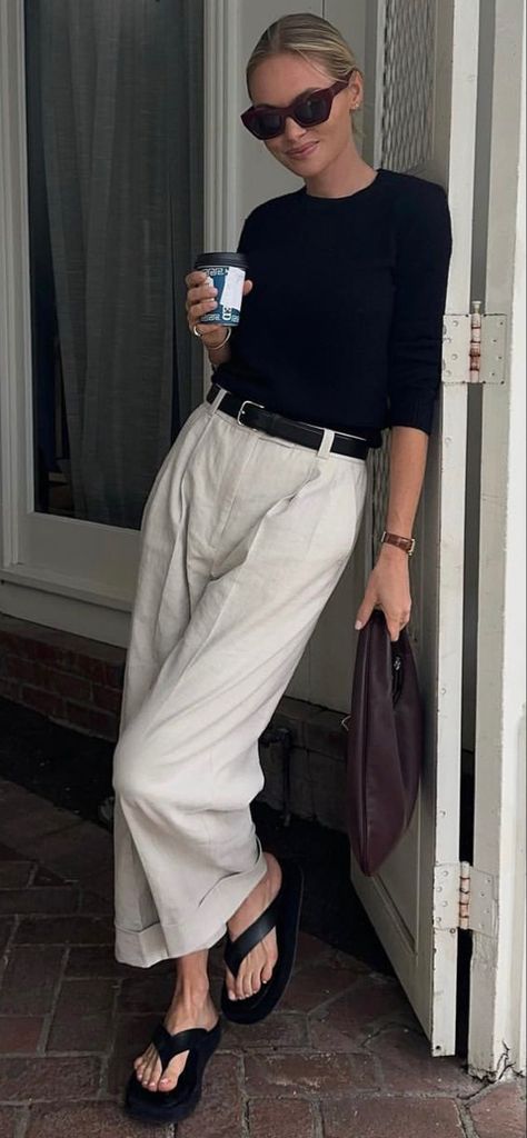 Italian Street Style Summer, Italian Street Style Women, Effortless Chic Outfits, Claire Rose Cliteur, Claire Rose, Style Wide Leg Jeans, Italian Fashion Street, Effortless Outfit, Effortlessly Chic Outfits