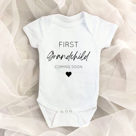 Grandparents To Be Announcement, Pregnancy Announcement To Dad Grandpa, Pregnant Reveal To Family, Baby Reveal To Parents, Grandma And Grandpa Announcement, First Time Grandparents Announcement, Telling Parents They Are Grandparents, Subtle Baby Announcement, First Grandchild Announcement