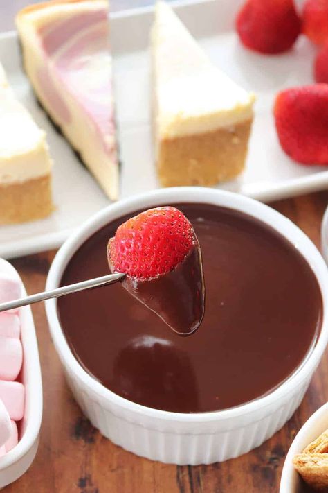 Creamy Milk Chocolate Fondue Milk Chocolate Fondue Recipe, What To Dip In Chocolate Fondue, Fondue Chocolate Recipe, Chocolate Fondue Recipe Melting Pot, Fondue Recipes Chocolate, Dessert Fondue Recipes, Melting Pot Chocolate Fondue, Best Fondue Recipes, Chocolate Fondue Recipes