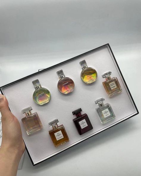 chanel Gifts Luxury For Women, Perfume Sets For Women, Luxury Gifts For Women Most Expensive, Mini Perfumes Aesthetic, Expensive Things Aesthetic, Chanel Perfume Collection, Mini Perfume Aesthetic, Expensive Gifts Aesthetic, Expensive Gifts For Him