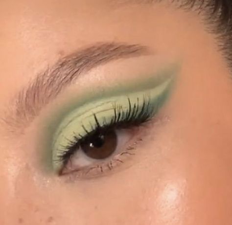 Green Light Makeup, Banquet Makeup, Quinceanera Outfit, Makeup Therapy, Quinceañera Ideas, Cute Eye Makeup, Swag Makeup, Smink Inspiration, Green Makeup