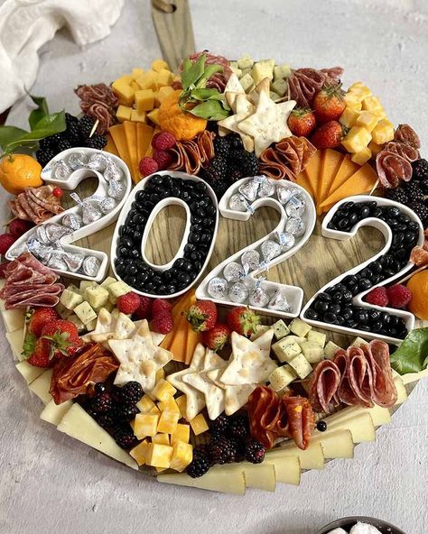 New Year’s Eve Canapés, New Year’s Eve Veggie Tray, New Years Platter, New Year’s Eve Cheese Board, New Year Cheese Board, Charcuterie New Years Eve, Charcuterie Board Ideas For New Years Eve, New Years Cheese Board Ideas, Charcuterie Board Ideas For New Years