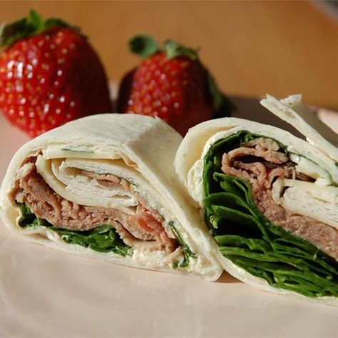 Roast Beef Horseradish Roll-Ups Roast Beef Roll Ups, Roast Beef Wrap, Roast Beef And Horseradish, Spinach Roll Ups, Beef Roll Ups, Birthday Recipes, Spinach Rolls, Recipe Lunch, Roll Ups Recipes