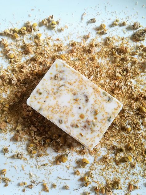 Chamomile Soap, Handmade Soap Ideas, Solid Lotion Bars, Organic Packaging, Salt Scrubs, Soap Gifts, Chamomile Flower, Bath Stuff, Plastic Free Packaging