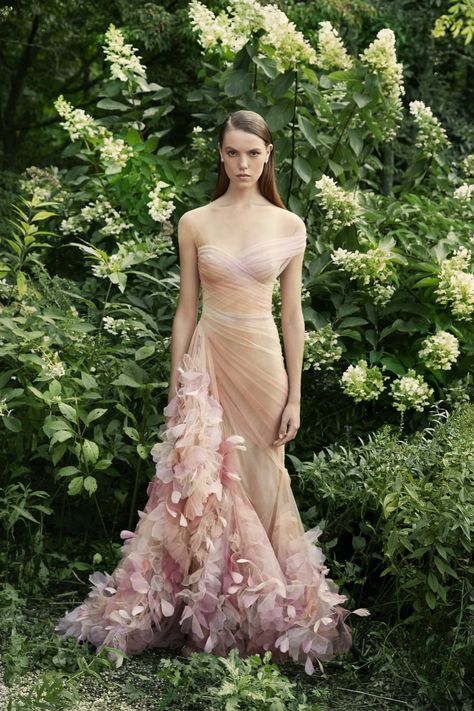 Marchesa Spring, Vogue Vintage, Gorgeous Gowns, Marchesa, Elie Saab, Mode Inspiration, Beautiful Gowns, Fancy Dresses, A Dress