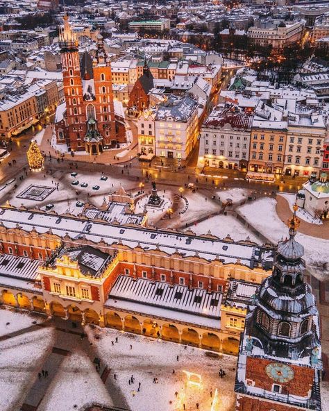 Krakow At Christmas, Krakow In Winter, Krakow Poland Winter, Krakow Winter, Krakow Aesthetic, Krakow Christmas, Poland Aesthetics, Poland Winter, Poland Aesthetic