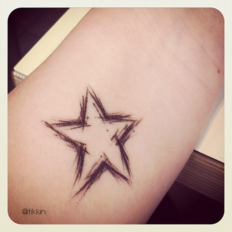 Finally got a tattoo! A sketchy star by Rachel in Wildcat Ink, St. Stephen's Green, Dublin. #tattoo #star #sketchy Green Star Tattoo, Mandala Elbow, Dublin Tattoo, Rich Tattoo, Birth Tattoo, Blitz Tattoo, Star Tattoos For Men, Zen Tattoo, Tattoo Star