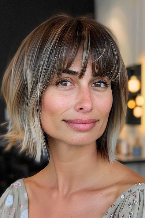 Bob haircut with wispy layered bangs offering a soft and stylish finish Textured Bob With Bangs, A Line Bob With Bangs, Effortless Bob, Fringe Bob Haircut, Bangs And Balayage, Layered Bangs, Bob Haircuts With Bangs, Chic Hairstyle, Chic Bob