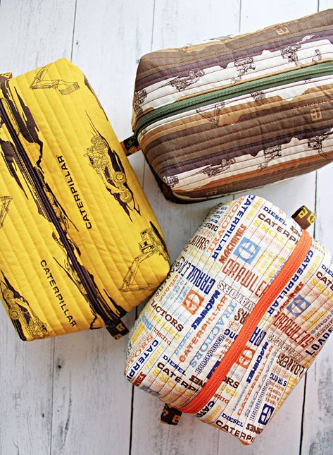 Free Tutorial! - Quilted Dopp Kit — Bayhill Studio Dop Bag Pattern, Dopp Bag Pattern Free, Toiletry Bag Sewing Pattern Free, Quilted Toiletry Bag Pattern, Dopp Kit Pattern Free, Quilted Pouch Tutorial, Diy Dopp Kit, Dopp Kit Pattern, Dopp Kit Tutorial