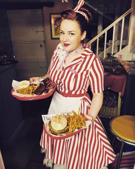 Vintage waitress. Retro. Burgers and fries. American. 50s Retro Diner Uniform, Vintage Diner Waitress, 50s Diner Outfit, Diner Waitress Aesthetic, 1950s Diner Waitress, 90s Diner Waitress, Retro Waitress Uniform 50s Diner, 80s Diner Waitress, 50s Diner Waitress