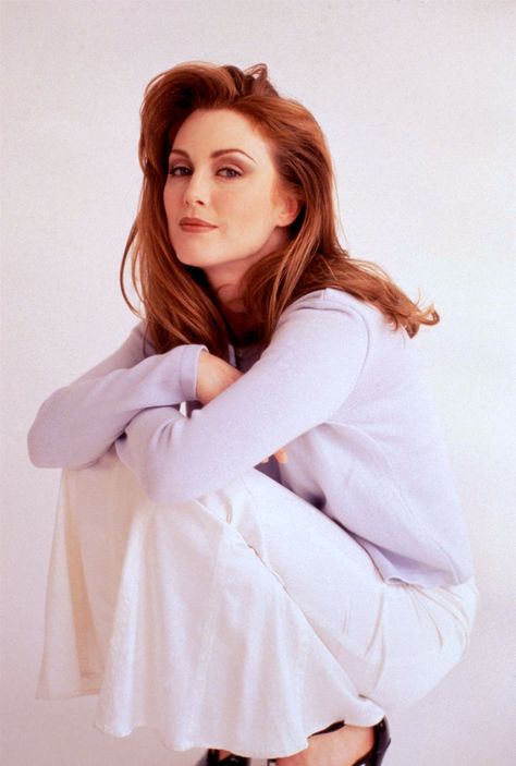 Julianne Moore, 1995 Julianna Moore, Celebrity Redheads, Women Of The 90s, Pale Women, Film Lab, Teresa Palmer, Celebrity Photography, Mary Elizabeth Winstead, Hello Ladies