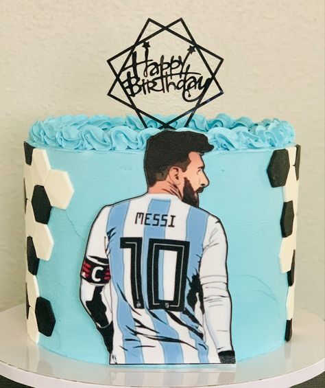 Messi Theme Cake, Messi Cake Ideas, Messi Birthday Cake, Messi Cake, Decor Tort, Sports Cake, Football Birthday Cake, Sports Cakes, Fresh Fruit Cake