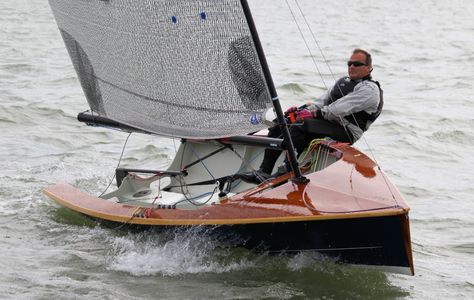 Dinghy Sailboat, Sailboat Plans, Small Yachts, Sailing Dinghy, Wooden Sailboat, Small Sailboats, Sailing Yachts, Wooden Boat Building, Sailboat Design