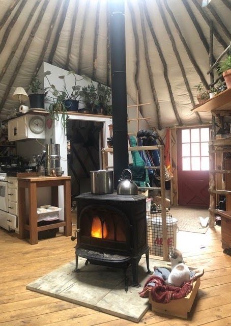 Yurt Aesthetic, Yurt Homestead, Yurt Loft, Yurt Inspiration, Bell Tent Interior, Yurt Interior, Luxury Yurt, Alternative Homes, Yurt Home