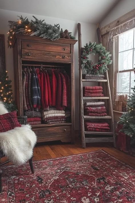 Christmas Dressing, Cabin Bedroom, Casa Country, Rustic Ideas, Casas Coloniales, Cabin House, Primitive Home, Christmas Decorations Rustic, Cabin Life