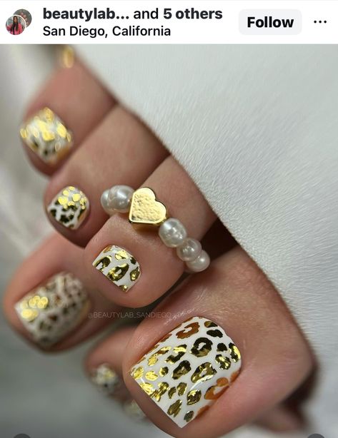 Nails Rose Gold, Acrylic Nails Yellow, Toenails Designs, Pretty Pedicures, Nails Rose, Nails Yellow, Nail Time, Cute Toe Nails, Pedicure Designs