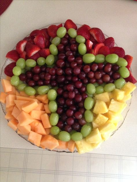 Fruit For Easter, Easter Fruit Tray Cross, Fruit Cross, Christian Food Ideas, Easter Veggie Tray Ideas, Cross Fruit Tray, Easter Bunny Fruit Tray, Easter Vegetables Tray, Easter Fruit Tray