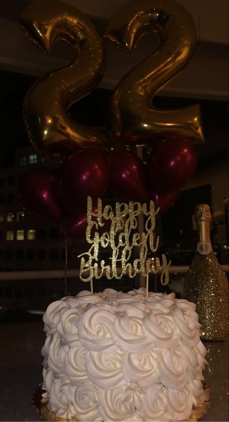 Golden 22nd Birthday Ideas, Champagne Birthday Ideas Themed Parties, Golden 21st Birthday, 25th Golden Birthday Ideas, 24th Golden Birthday Ideas, 24 Karat Birthday Theme, Champagne Aesthetic Party, Gold Theme Birthday Cake, 21st Golden Birthday Ideas