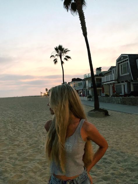 Laguna Beach Aesthetic Fashion, California Inspo Pics, Summer Beach Town Aesthetic, Laguna Beach Instagram Pictures, California Beach Pictures, Newport Beach Outfits, Socal Summer Aesthetic, Oceanside California Aesthetic, Cali Beach Aesthetic