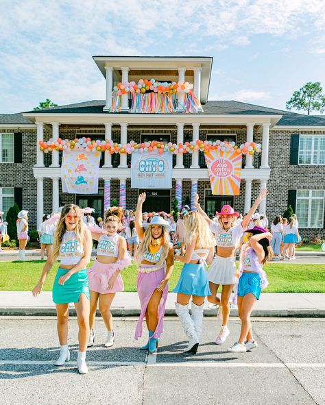 South By Sea (@southbyseacollege) posted on Instagram: “First Bid Day of 2021 ✅” • Aug 10, 2021 at 5:47pm UTC Hippie Bid Day, Golden Hour Bid Day, Sorority Work Week, Sorority Themes, Recruitment Themes, Delta Zeta Sorority, Southern University, Bid Day Shirts, Georgia Southern University