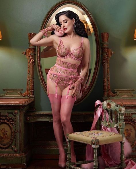 Dita Von Teese Wedding, 50s Style Outfits, Burlesque Outfit, Dita Von Teese Lingerie, Burlesque Show, Classic Lingerie, Stockings And Suspenders, Dita Von, Pink Lingerie