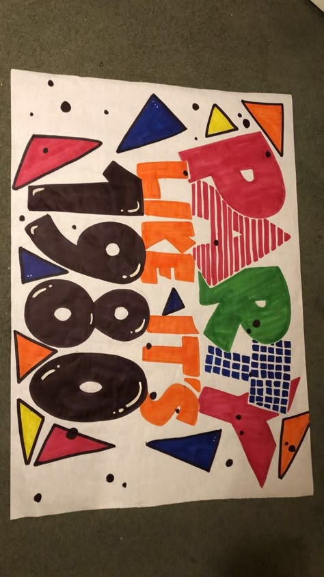 80s Outfits Diy, School Poster Ideas Spirit, Junior Posters Pep Rally, Soccer Theme Bedroom, Cheerleading Poster Ideas, Spirit Week Posters, Peprally Ideas, Class Signs Pep Rally, Stuco Posters