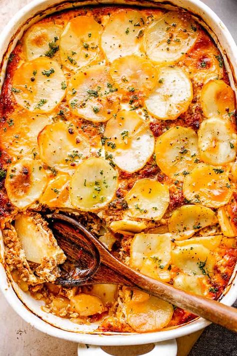 Potato Moussaka Ground Beef, Potato Minced Meat Casserole, Grounded Meat Recipes, Greek Recipes With Ground Beef, Mousaka Recipe Easy, French Ground Beef Recipes, Mousaka Recipe With Potatoes, Dinner With Minced Meat, International Beef Recipes