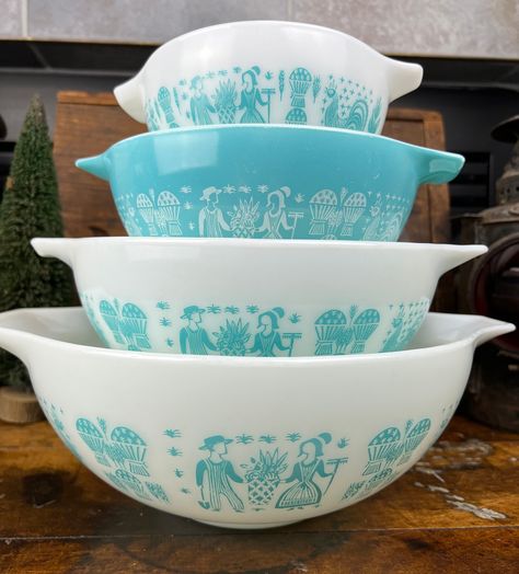 White 444, Vintage Dishware, Retro Country, Pyrex Bowls, Mixing Bowls Set, White Bowls, Vintage Pyrex, Vintage Lover, Pyrex Vintage