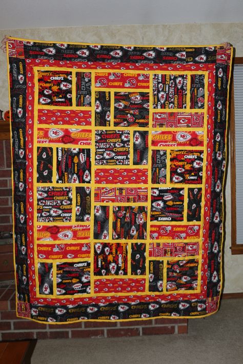 Chiefs Quilt, College Quilts, Kc Chiefs, Quilts Ideas, Kansas City Chiefs, Quilt Inspiration, Kansas City, Kansas, Quilt Patterns