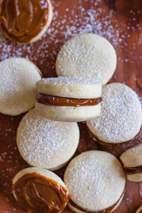 Argentina Desserts Easy, Easy Argentina Recipes, International Baking Recipes, South American Desserts, Argentina Cookies, Alfajores Recipe Argentina, Argentinian Food Recipes, Argentinian Desserts, Easy Alfajores Recipe