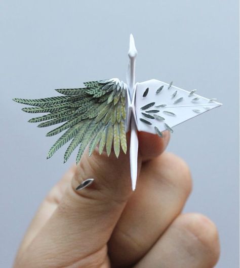 I Folded And Decorated An Origami Crane Every Day, For 1000 Days Origami Návody, Dragon Origami, 1000 Paper Cranes, 1000 Cranes, Origami Star Box, Tutorial Origami, Diy Star, Origami Cranes, Origami For Beginners