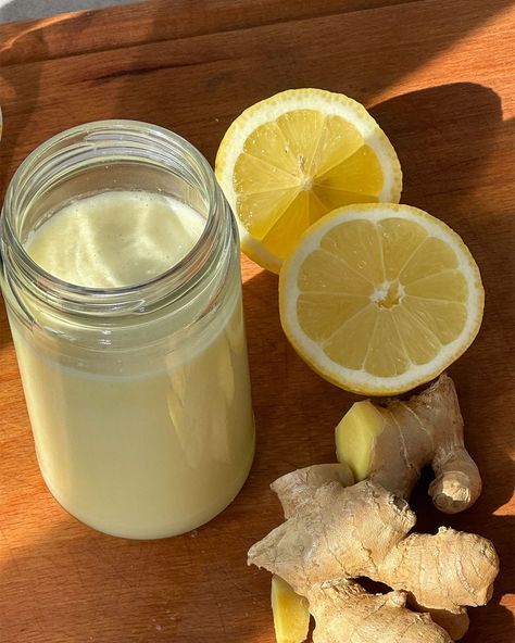 Prostate Foods Immunity Drink, Tiny Umbrella, Lemon Health, Lemon Shots, Elixir Recipe, Lemon Smoothie, Honey Drink, Ginger Drink, Lemon Drink