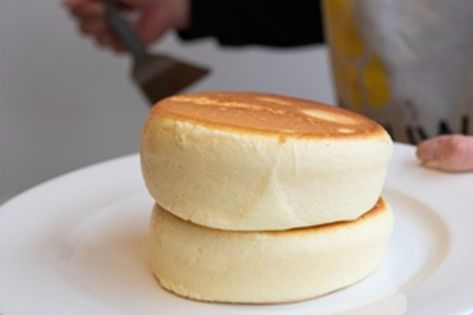 Fluffy Fluffy - A Japanese Pancake Experience You Don't Need to Make [Recipe!] 1 Japanese Pancakes Fluffy Recipe, Japanese Fluffy Pancakes, Puffy Pancakes, Japanese Pancake, Champagne Birthday, Souffle Pancakes, Georgia Coast, Fluffy Pancakes, Cake Flour