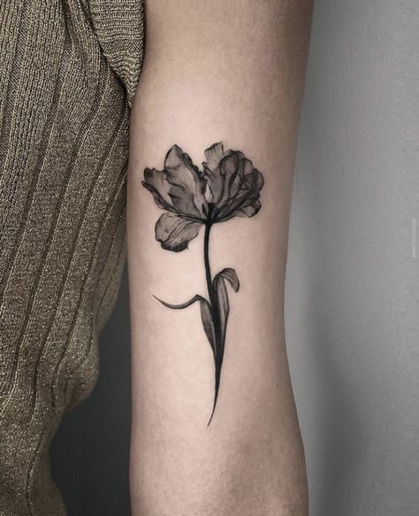 #tattoo #ink flowet tattoo Flower Xray Tattoo, Xray Flower Tattoo, Xray Tattoo, Flower Xray, Xray Flower, Parrot Tulip, Spine Tattoos, Best Tattoo Designs, Cover Up Tattoos