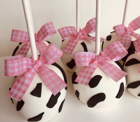 Cow Print Candy Apples, Cow Theme Candy Table, Cow Desert Ideas, Cow Birthday Party Cake, Pink Cow Decor, Cow Party Desserts, Strawberry Cow Birthday Party, First Rodeo Cake Pops, Cow Print Birthday Ideas