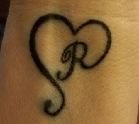 Heart R Tattoo, Alphabet D Tattoo Design, Letter R Heart Tattoo, R With A Heart Tattoo, R Heart Tattoo, D Tattoo Initial Heart, Letter R Tattoo Ideas, R Initial Tattoo, Mehndi Art Designs Latest