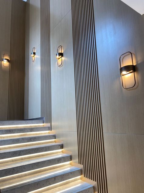 Staircase Wall Design Modern, Stair Wall Design, Stair Runner Ideas, Stairs Wall Design, Staircase Wall Design, Architecture Stairs, Staircase Lighting Ideas, Design Staircase, Stairs Carpet